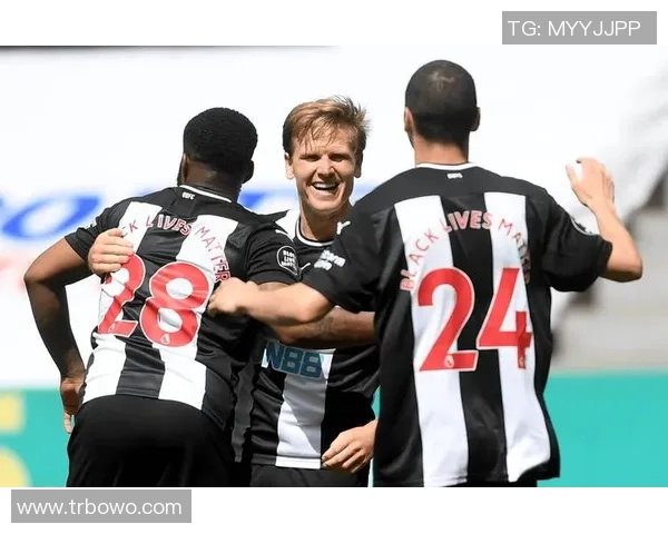 莱比锡红牛逆转击败弗赖堡豪取三分的胜利！